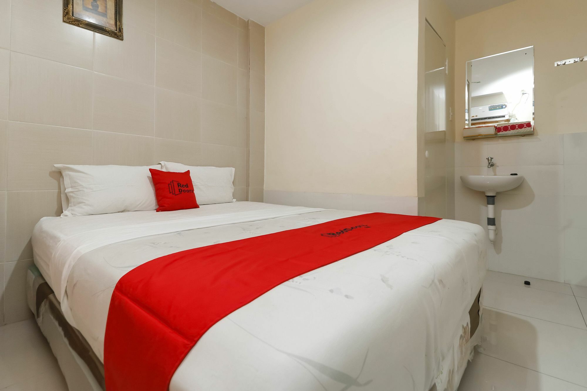 Wisma tamu Reddoorz Near Maimun Palace 2*